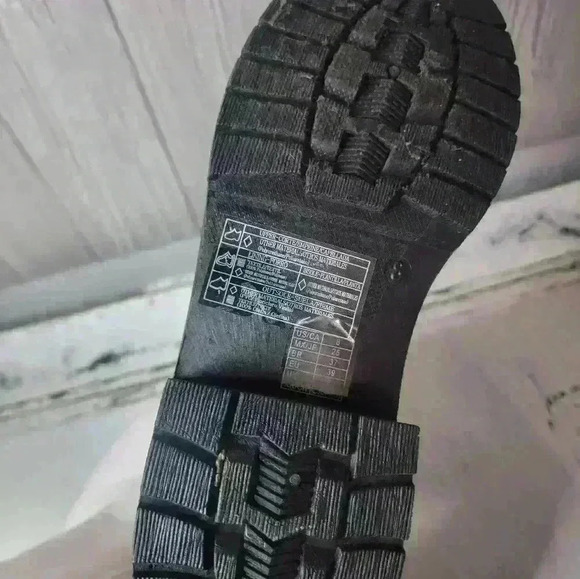 NWT, Forever 21 white boots. Size 8 - Picture 7 of 8